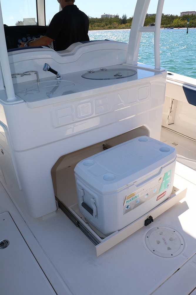 Robalo R302 cooler
