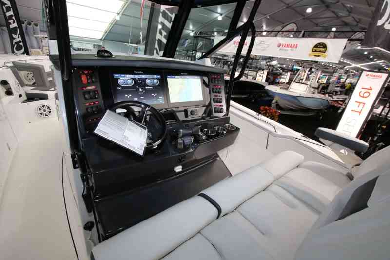 Blackfin 332 CC