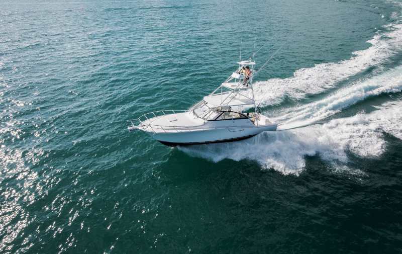 Cabo 41 Running Shot