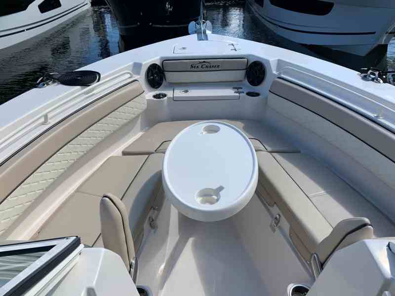 Sea Chaser 30HFC DC Blue Water bow seating