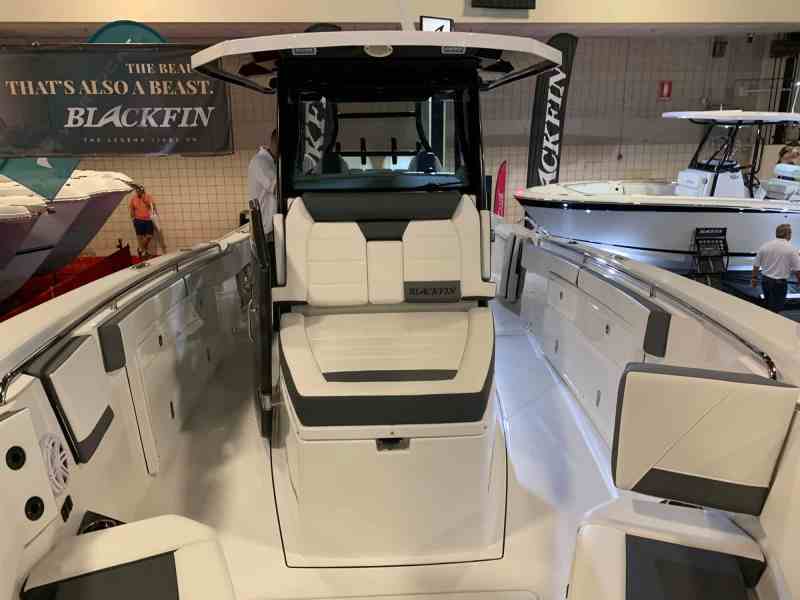 Blackfin 332CC forward seating