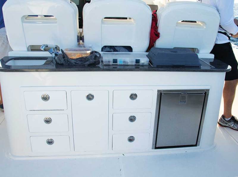 Stamas 392 Tarpon rigging station center-console offshore saltwater fishing boat
