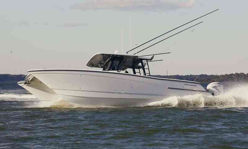 World Cat 400CC-X running in a turn