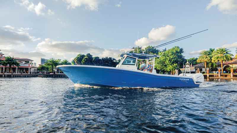437A3001 Caymas 401 CC heading out for fishing