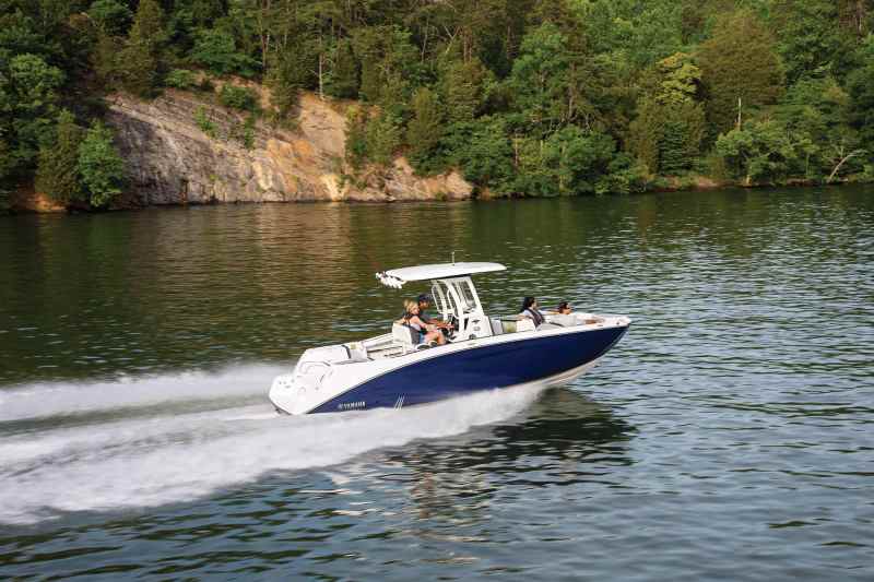 56-255FSH_SPORT_E_6893 Yamaha 255 FSH Sport E on the lake