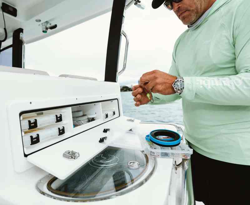 Aquila 28 Molokai Livewell and Tackle Center
