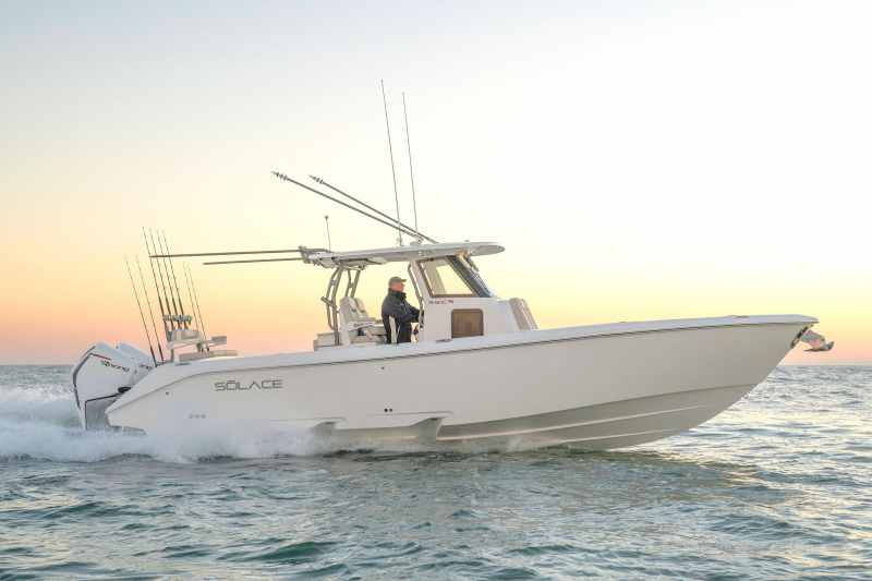 Solace-32-CS_OYD1634 Solace 32 CS out in the ocean
