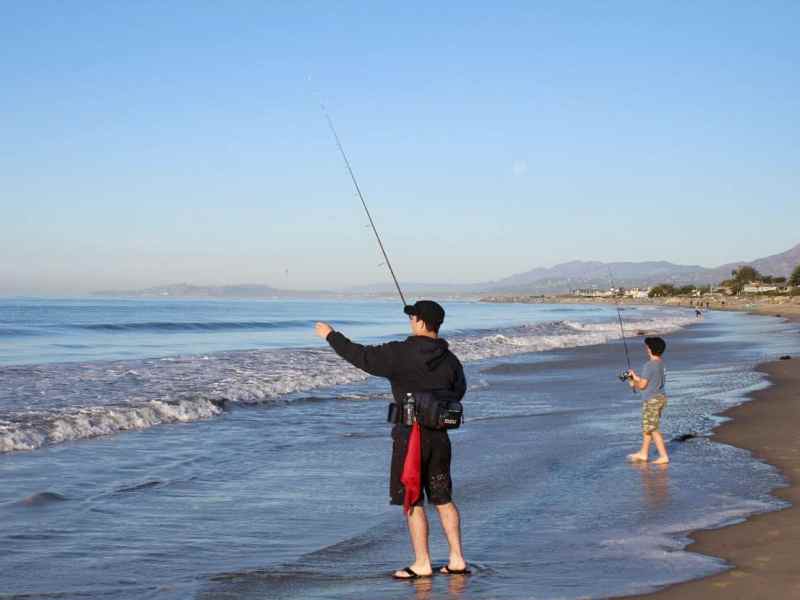 SPF0622-Inshore-Alberto Two anglers fishing surf
