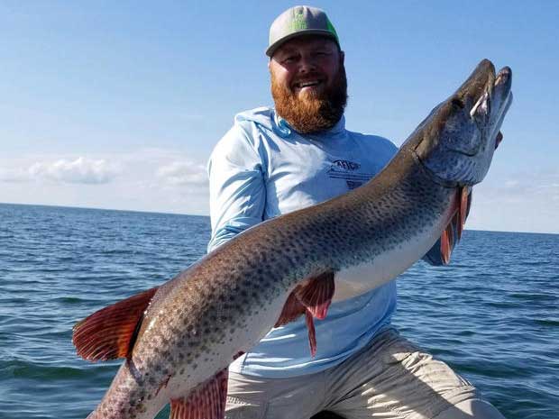 SPF1122-Minnesota-Muskie-record-TN Eric Bakke with record muskie