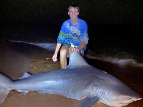 SPF1122-Will-Glasson-Shark Will Glasson with a shark