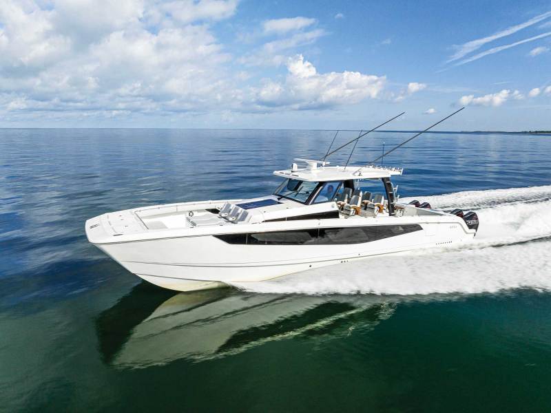FBBG24-Aquila-47-Molokia-1 Aquila 47 Molokai cruising smoothly