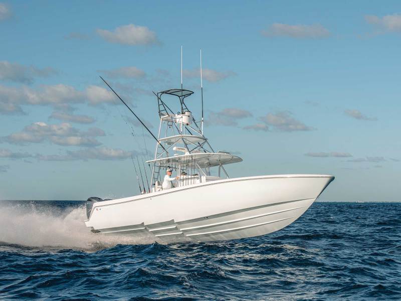 FBBG24-Contender-44 Contender 44 ST heading offshore to fish