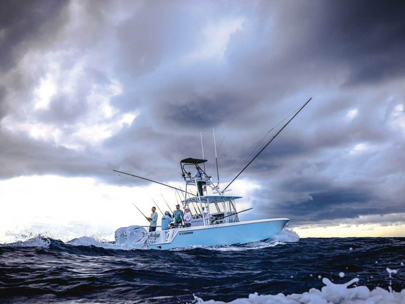 FBBG25-Contender-39ST-1 Contender 39ST fishing offshore