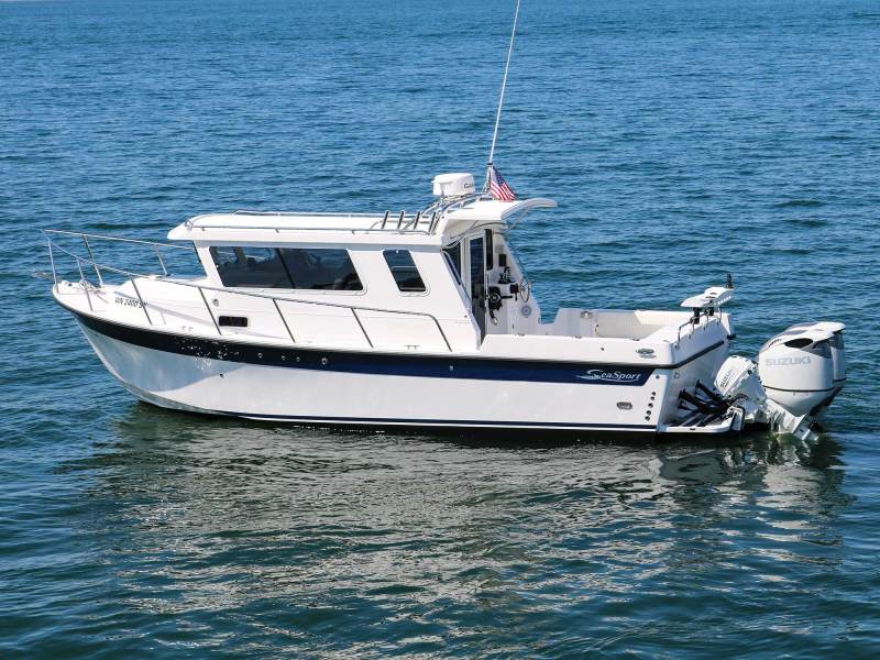 FBBG25-SeaPort-Commander Sea Sport Commander 2800 out fishing