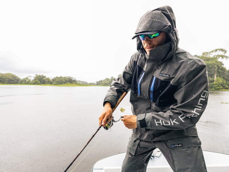 10-Huk_ProSeries_Lifestyle_LandingFishInRain-(1) Huk Pro Series rain gear