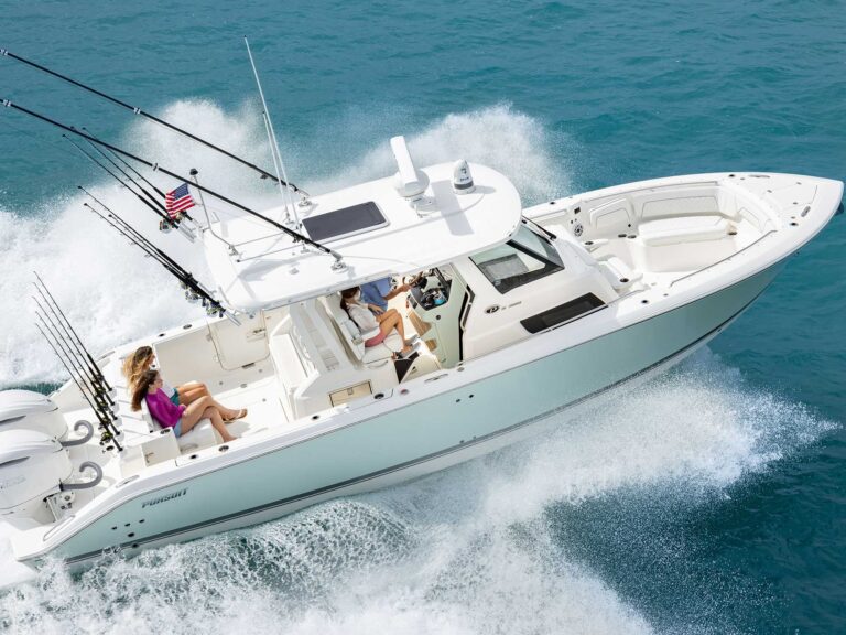 Pursuit S 328 running offshore