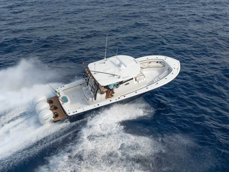 FBBG26-Regulator-R35-1 Regulator 35 on the ocean