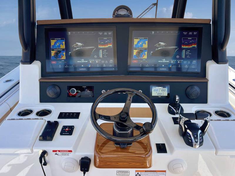 Regulator 35 helm