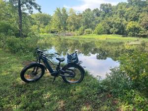 SPF826-Himiway-d5-1 Himiway D5 2.0 electric bike near canal